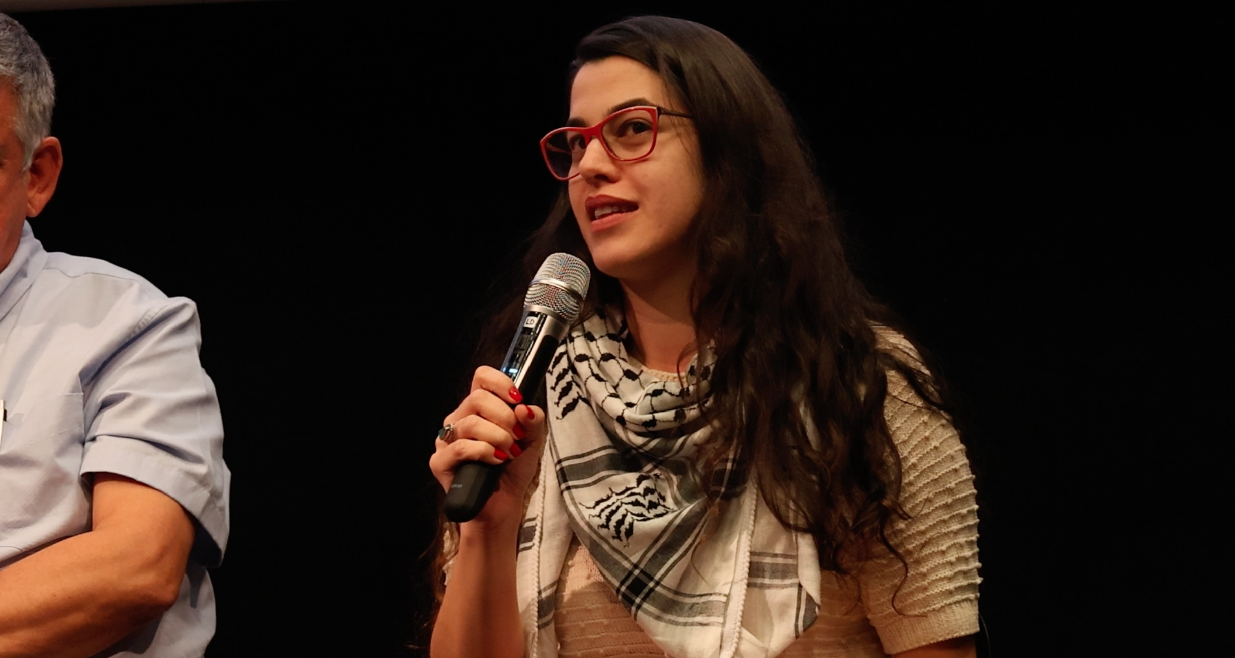 Bolsa del festival e identidad visual al aire libre durante la edición 2024